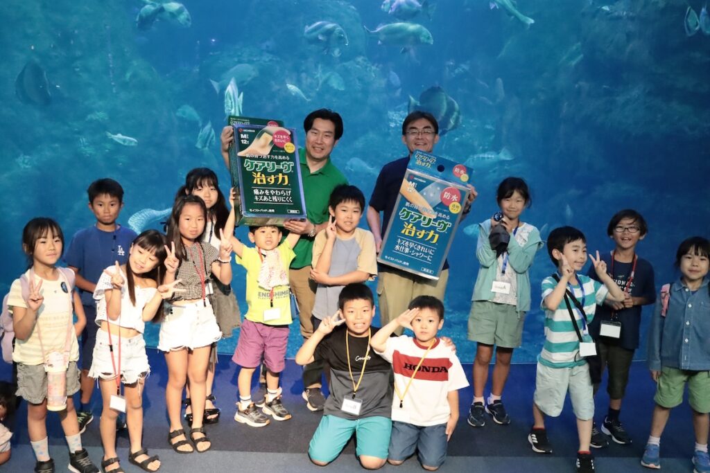 【魚のケガはどうやって治す？】ニチバンが新江ノ島水族館で親子向けのケガセミナーを開催