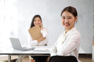 「出産＝離職」を変えるには？ 企業が見直すべき人事評価の3つの視点
