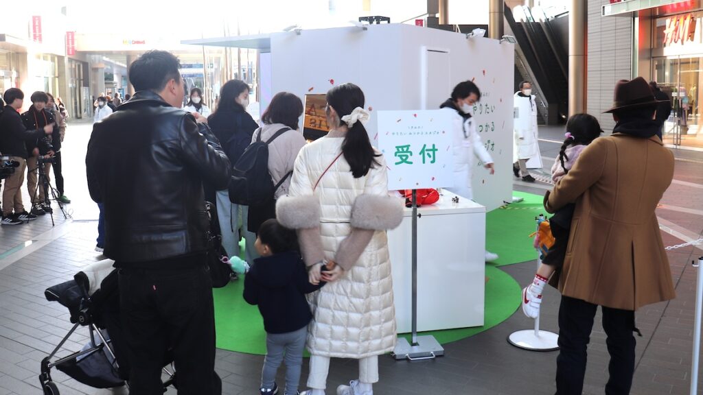 メンソレータム流「やさしいおせっかい」が子どもの背中を押す　二子玉川に“やりたい！”と出会える巨大スタジオが出現